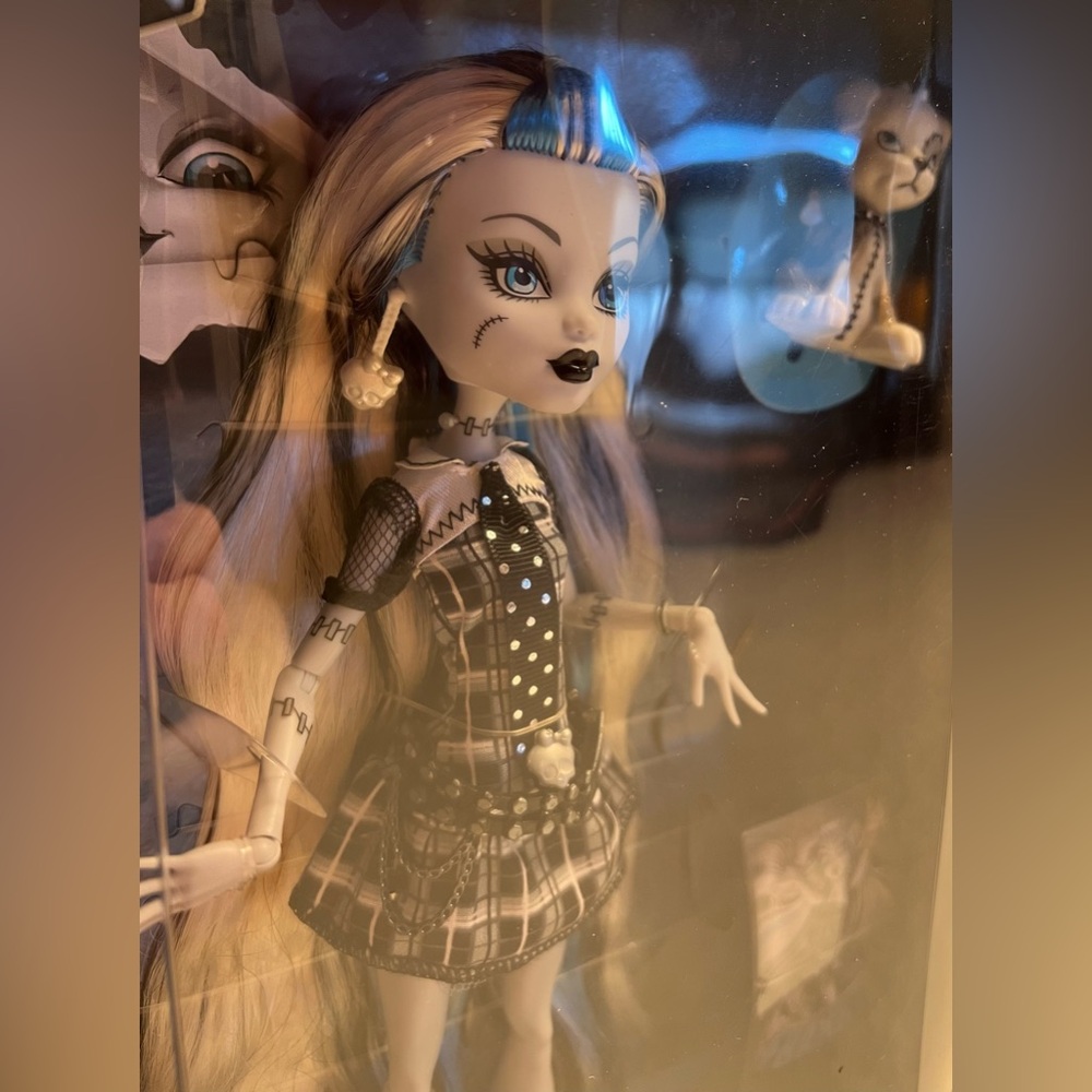Monster High Reel Drama Frankie Stein Doll - Picture 3 of 8